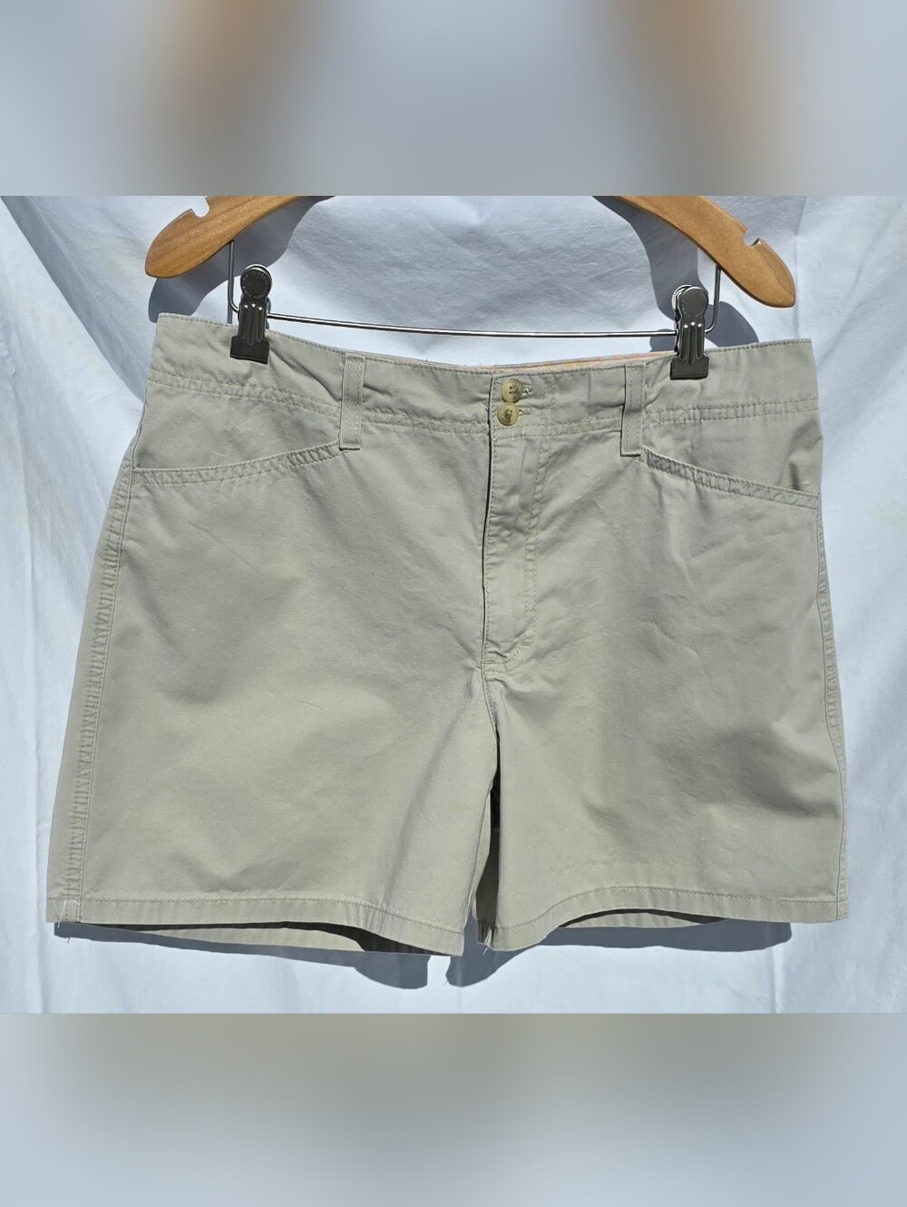 Gloria Vanderbilt Women's Casual Beige Shorts Size 10 - Classic Summer Style